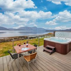 Loch Linnhe Waterfront Lodges with Hot Tubs