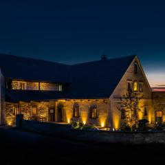 RESORT KOVÁRNA - Frýdštejn - stylové ubytování, luxusní wellness, zážitková restaurace