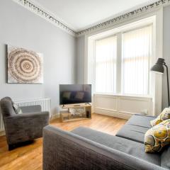 Edinburgh City Central Apartment Sleeps 6 Free Parking