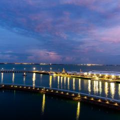 Absolute Waterfront - Tropical Aurora Top Floor Over The Water