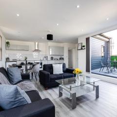 Top Floor Apartment with Private Balcony in Stockport Centre by HASS HAUS