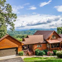 Spacious Murphy Cabin with Game Rooms and Mtn Views!