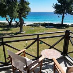 Delfini Villa, beachfront 2-bdrm maisonette