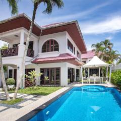 Best Holidays - Oxygen pool, Sauna, Billard, Gym! 2-Storey Tropical Villa Havana N