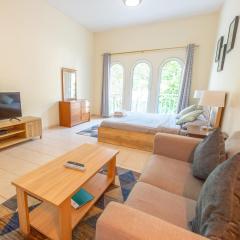 Luxury Escapes - Calm Retreat Studio Apt - near Metro & Mall - MOG184 DG