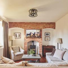Large Stylish Luxury Cotswold Cottage - ideal for families, w/ EV charging
