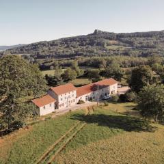 Villa de luxe, nichée dans les montagnes