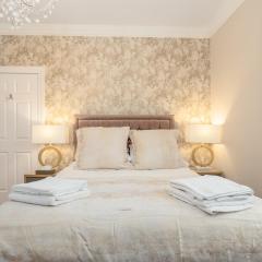 Sunderland Self Catering 2 - Violet Cottage Free Parking