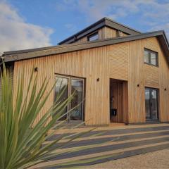 Cranmer - New Eco Beach House 4 Bed HOT TUB & Bikes