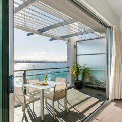 Life on Water- Princes Wharf apartment with fabulous views