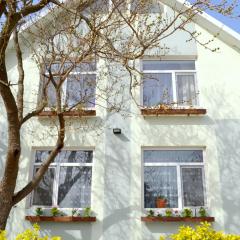 Garden Cottage near Beach, Airport