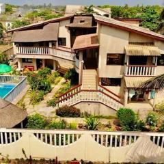 Maison spacieuse à Grand Popo avec piscine partagée 180 m²