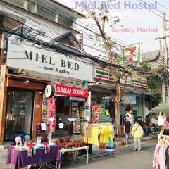 MIEL BED Hostel & Gallery