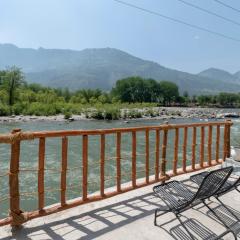 Aurora, Stream view 3bhk Chateau by Roamhome