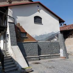 Casa del Rustico, Indipendente vista Sacra con dipinto