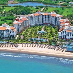 Beachfront 2 bedroom Condo in Playa Royale Resort, Nuevo Vallarta