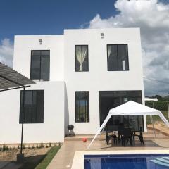 Villa con piscina privada y zona bbq en condominio