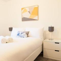 *NEW* Central Derby Apt, with Parking - Sleeps 6