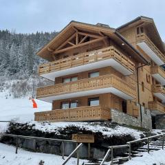 Meribel Centre La Chaudanne, real ski in and out, 3 bedrooms 2 bathrooms newly renovated, Chalet l'Épervière