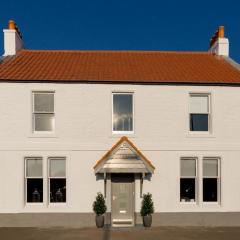 Newly Renovated early 19th Century Cottage with Hot-Tub