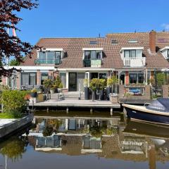 Guesthouse BedNboot met terras aan het water