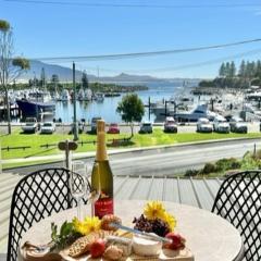 Bermagui Stays - 2 bedroom Apartment - Amazing views & location