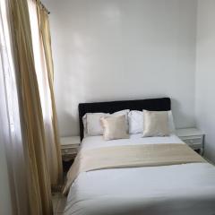 Lovely 2 and 1 bedroom guest units Karen