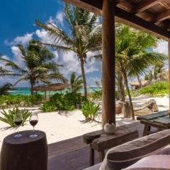 Beachfront Chuku house in Tulum beach