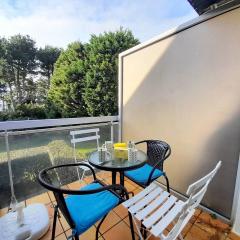 Charmant Duplex 3p avec Balcon et Aperçu Mer à 550m de la Plage - Parking & Wifi Inclus - FR-1-477-187