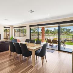 The Links - fairway views, walk to town, air-con