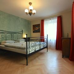 Cosy rustic 1 Bedroom Apartment in Mala Strana