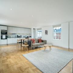 ALTIDO Spectacular 3-bed flat near Holland Park