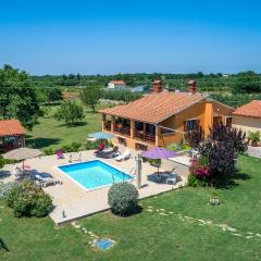 Stunning Home In Muntic