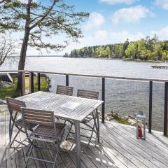 3 Bedroom Beautiful Home In Lidköping