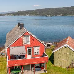 Nice Apartment In Åfarnes With House Sea View