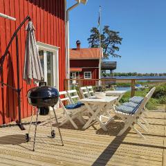 Lovely Home In Vänersborg With Lake View