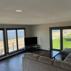 3 Bedroom Condo with Lake Pepin views with access to shared outdoor pool
