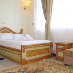 Avi Guest House