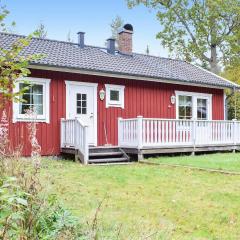 2 Bedroom Lovely Home In Eksj