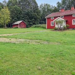 Beautiful Home In Värnamo With Wifi