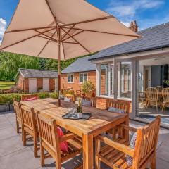 'The School House' - Luxury Home with Large Garden