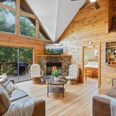1 min to the Parkway SPACIOUS cabin w 3 suites and extra bedroom!
