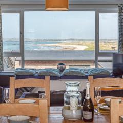 Pass the Keys Sea View Apartment in centre of Rhosneigr