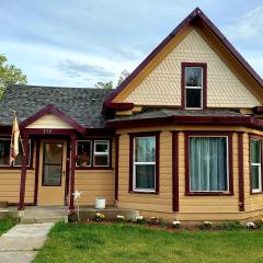 Vintage Cozy Family Home near National Parks