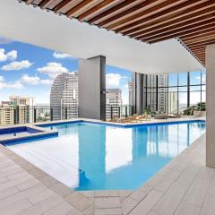 Lamour Ocean View Apartment II in Casino Broadbeach - free parking