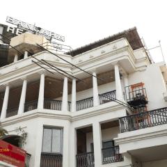 The Leef Inn 500ms from Nakki Lake