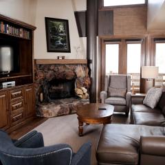 Deer Valley Two Bedroom Loft Suite with Easy Access to all Park City has to Offer condo