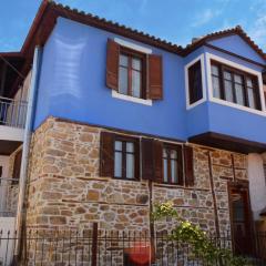 Renovated Old Manor House With Yard