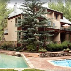 2 Bedroom Platinum Condo near Chairlift in Cascade Village with Pool and Hot Tub