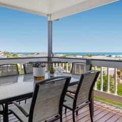 Oriana Grande- 5 Bdrm Sleeps 14 Beach View Wifi